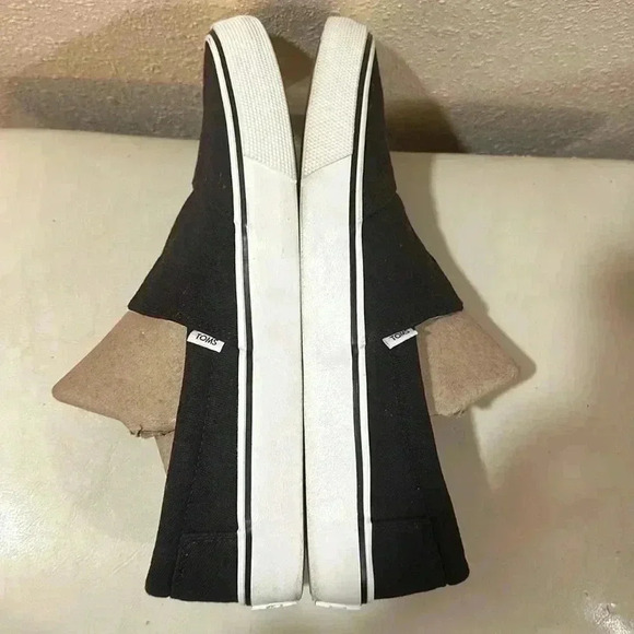 Tom’s slip on loafers size 11 - Picture 4 of 6